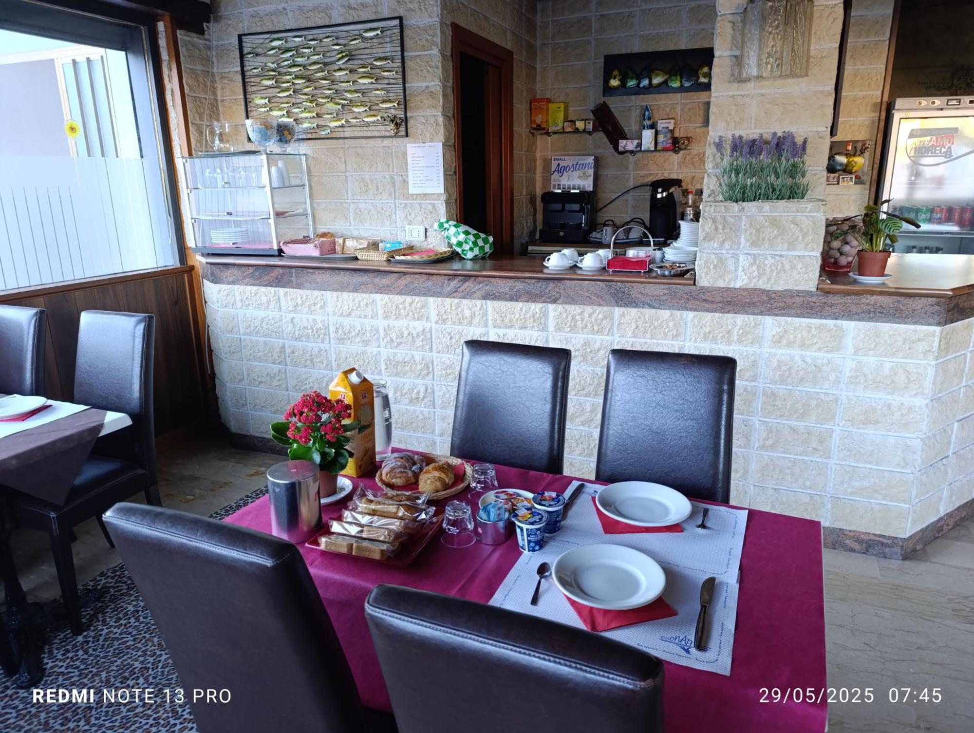 פיזונייה Sleep Well Hotel Total 2 Stelle מראה חיצוני תמונה